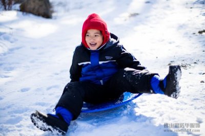 滑雪服可以當沖鋒衣穿嗎？