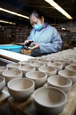 新華社聚焦復(fù)工復(fù)產(chǎn) 關(guān)注無棣海洋貝瓷生產(chǎn)